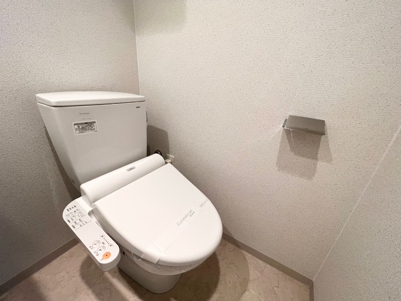 阪急神戸線 中津駅 徒歩6分 8階建 築13年のトイレ写真