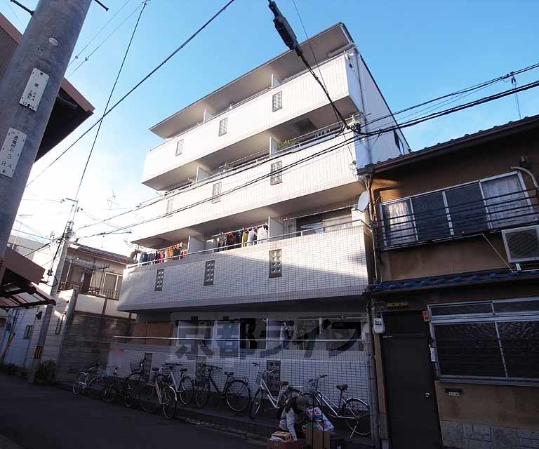 京都市中京区聚楽廻松下町のマンションの建物外観