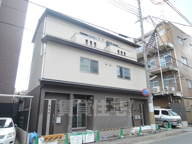 【フォレストメゾン花屋町の建物外観】