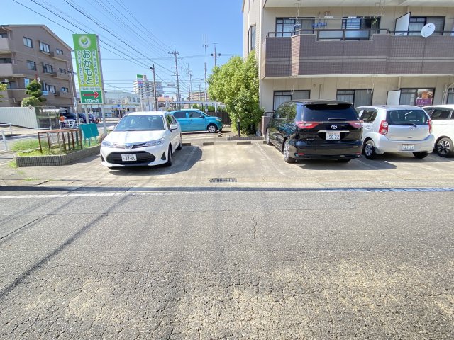 【カーサ東田面の駐車場】