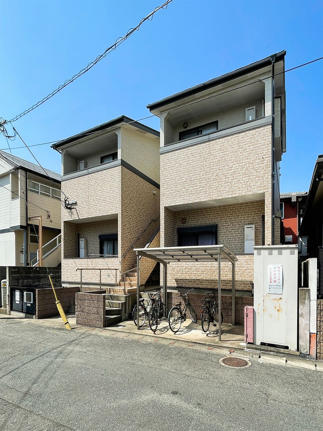 福岡市城南区神松寺のアパートの建物外観