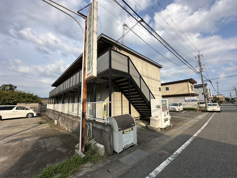 【エバーグレースIIの建物外観】