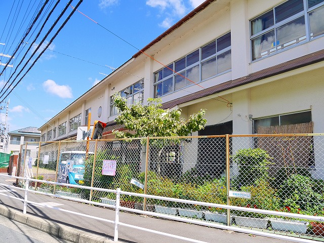 【奈良市富雄元町のマンションの幼稚園・保育園】