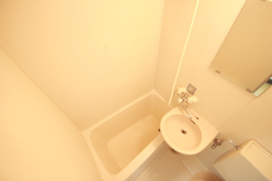 バス・シャワールーム　※別部屋の写真です。