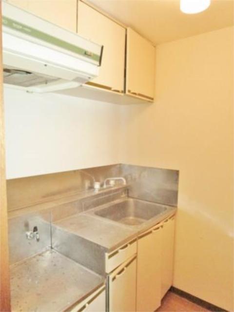 キッチン　キッチンにも収納有ります