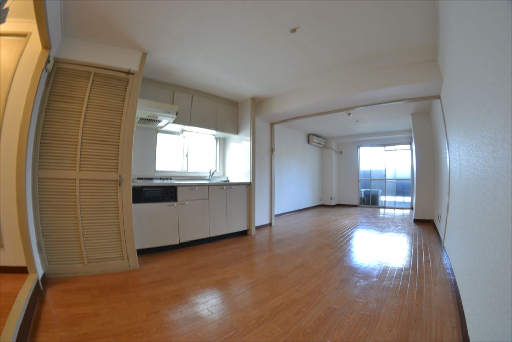 居室・リビング　ゆったりとした居間です ※反転タイプ