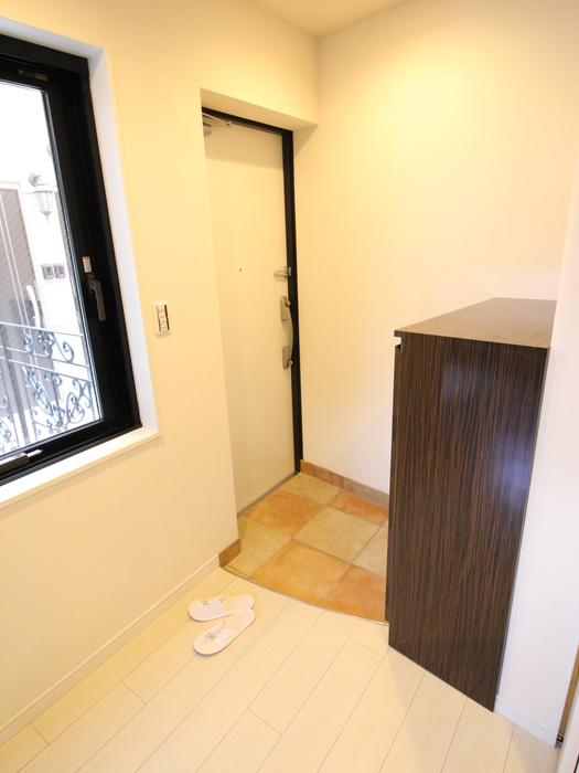 玄関　※別部屋の参考写真です。