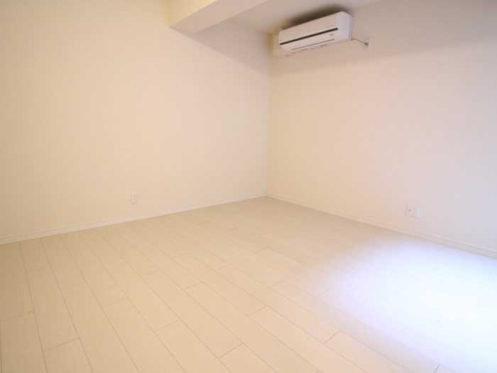 居室・リビング　※別部屋の参考写真です。