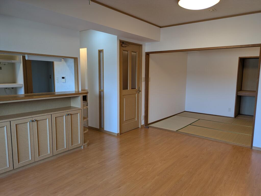 フローレンス西条ブールバール弐番館の居間写真