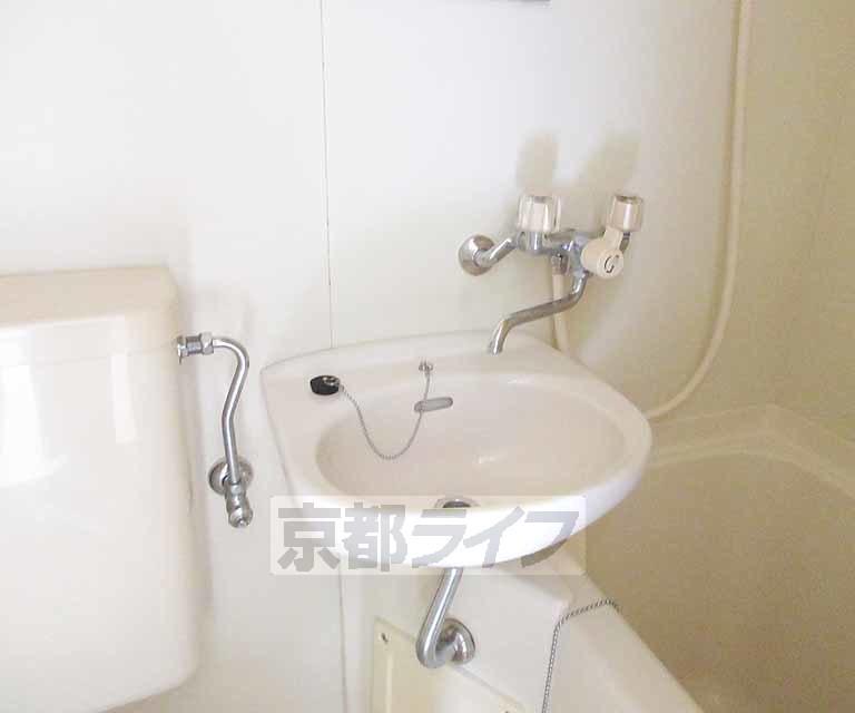 洗面設備　汎用性の高い洗面台です