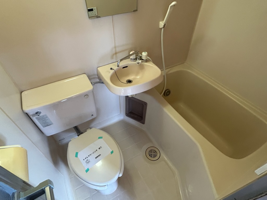 バス・シャワールーム　3点ユニット式バスルーム　　　追焚付