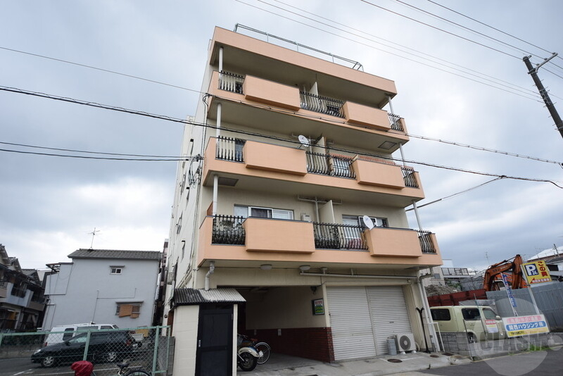 建物外観　目の前の道も広く環境面良い物件です