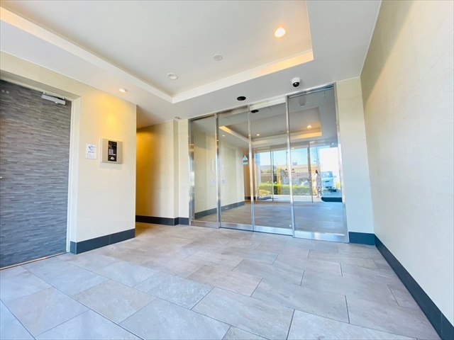 エントランス　同一建物内５０８号室内装写真転載