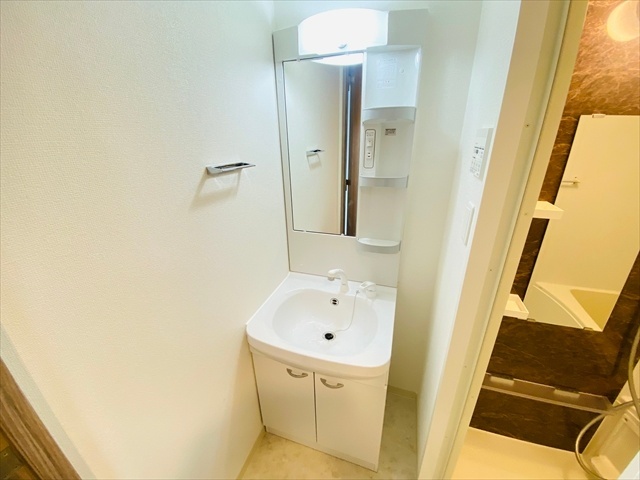 洗面設備　同一建物内５０８号室内装写真転載