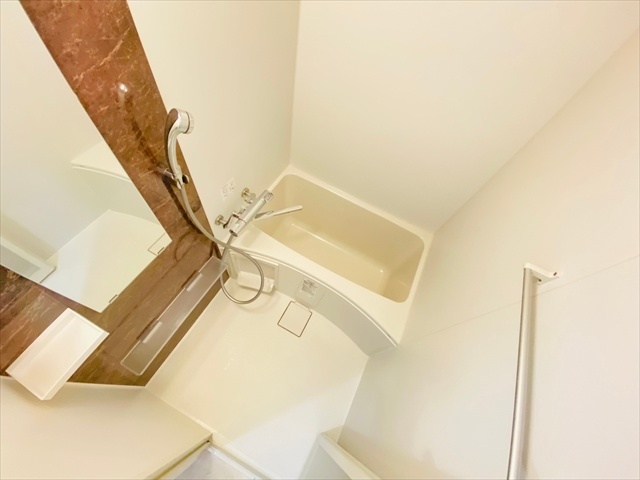 バス・シャワールーム　同一建物内５０８号室内装写真転載