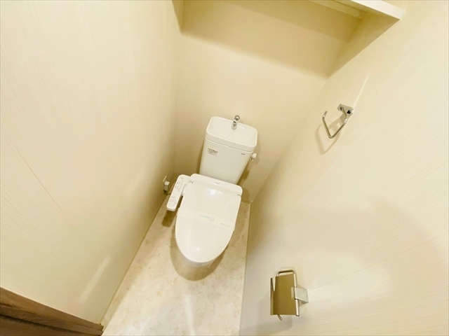 トイレ　同一建物内５０８号室内装写真転載