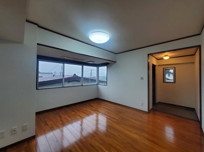 居室・リビング　照明付きのお部屋です。