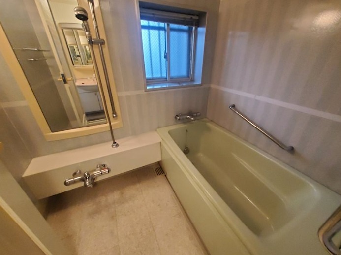 バス・シャワールーム　バス・トイレ別です。