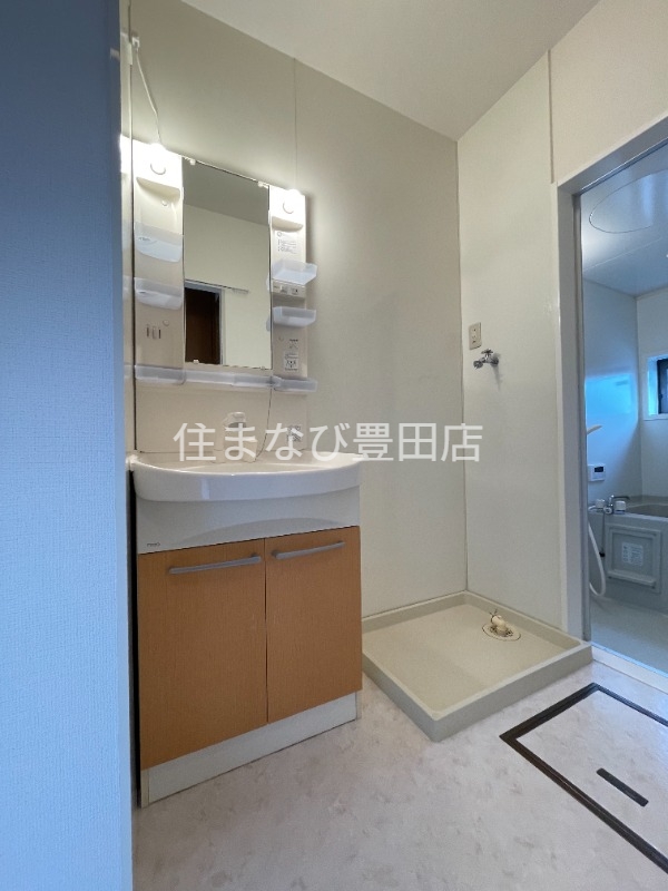 洗面設備　別室同型写真