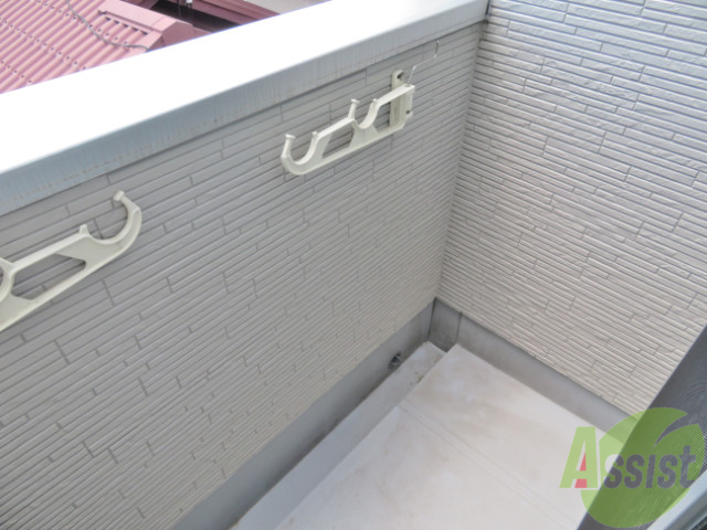 バルコニー　バルコニーがあるので洗濯物は外に干せそうですね。