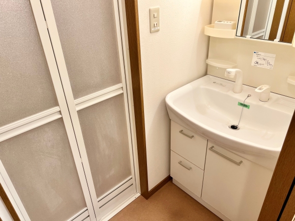 洗面設備　忙しい朝にうれしい洗髪洗面化粧台付♪