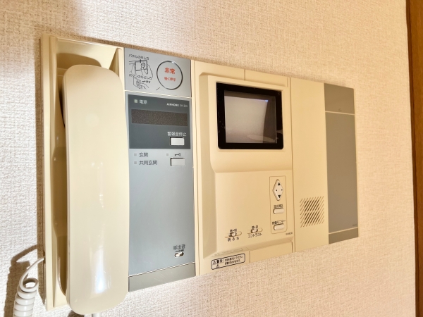 セキュリティ　訪問者がモニターで確認できるインターフォンで安心です。