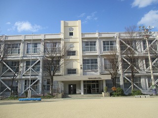 小学校　尼崎市立成徳小学校（小学校）まで252m