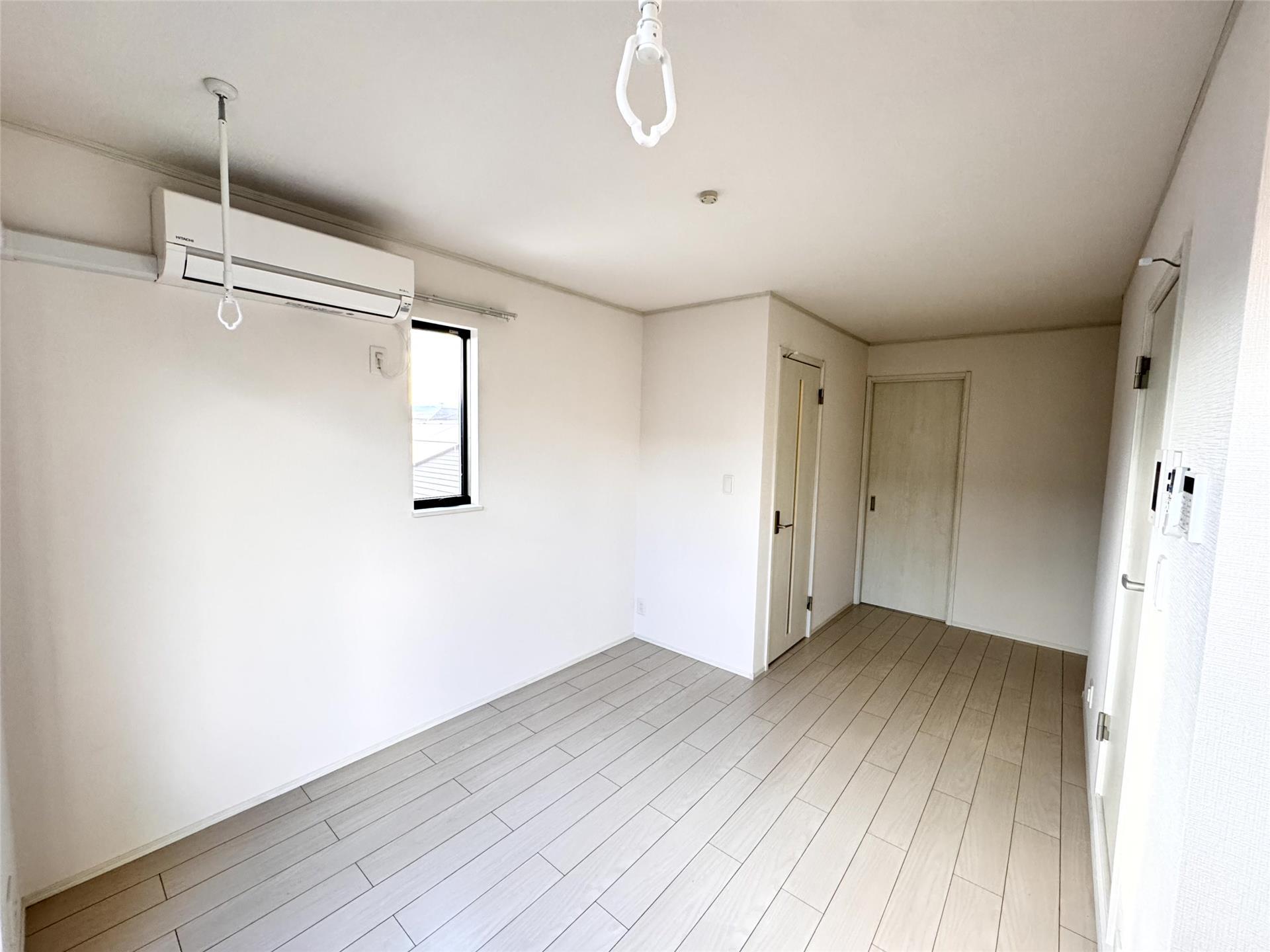 居室・リビング　別のお部屋のお写真です