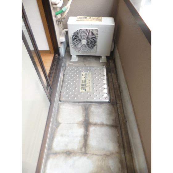 バルコニー　室外機＆