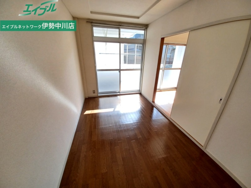 居室・リビング　別部屋同型写真