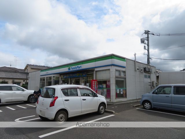 コンビニ　ファミリーマート（コンビニ）まで1377m