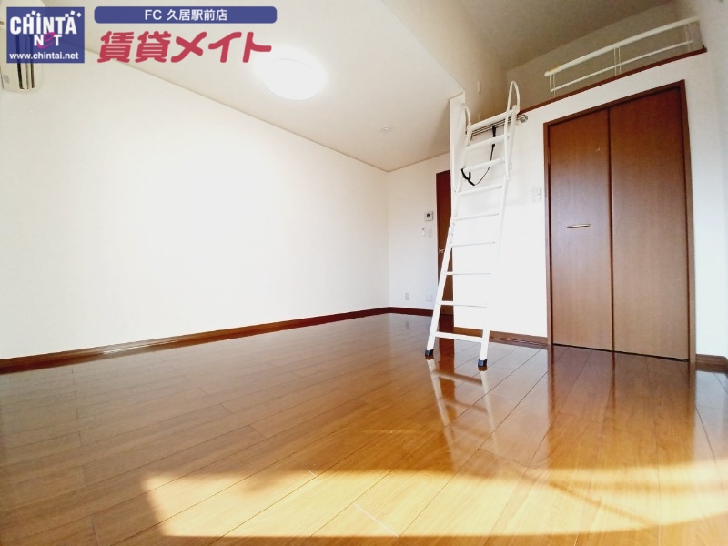 居室・リビング　同物件別部屋のお写真です。