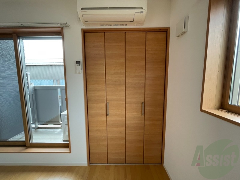 収納　収納はこちらのクローゼットをお使いください。