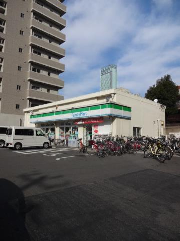 コンビニ　ファミリーマート（コンビニ）まで482m