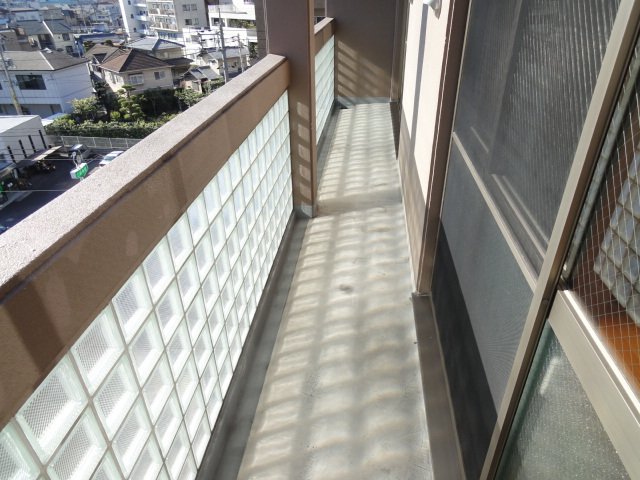 バルコニー　同物件別号室の写真です。