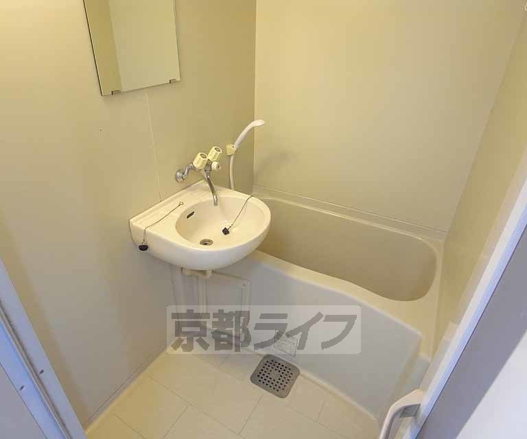 バス・シャワールーム　セパレートのバスルームですよ。