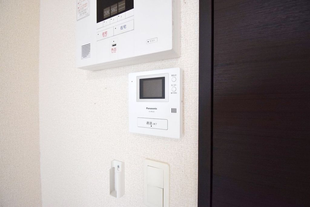 セキュリティ　モニター付きインターホン