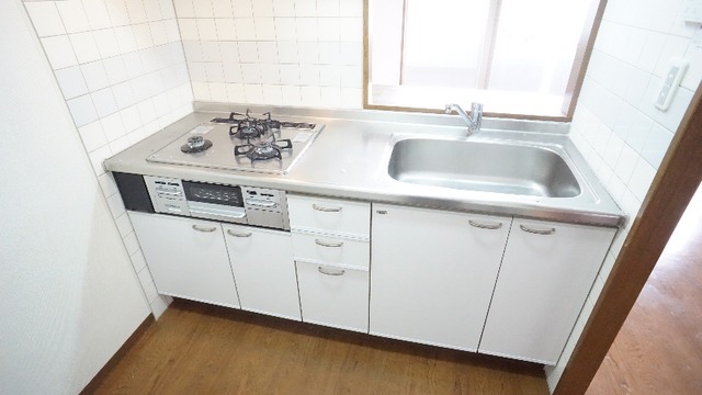 キッチン　システムキッチン(ガス3口グリル付)