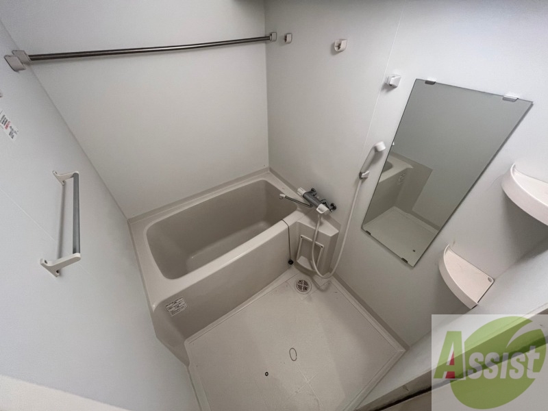 バス・シャワールーム　ユニットバスです。疲れを癒すのに欠かせませんね！