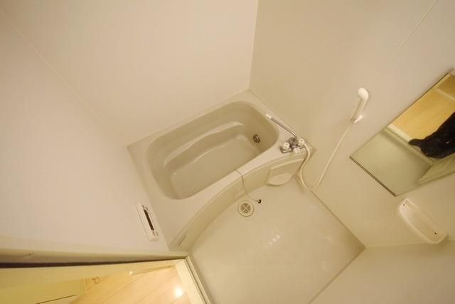 バス・シャワールーム　追い焚き完備のくつろぎの浴室