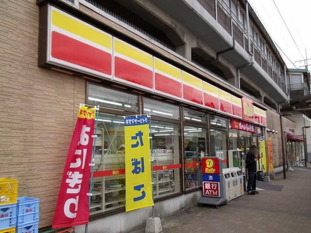 コンビニ　デイリーヤマザキ（コンビニ）まで690m