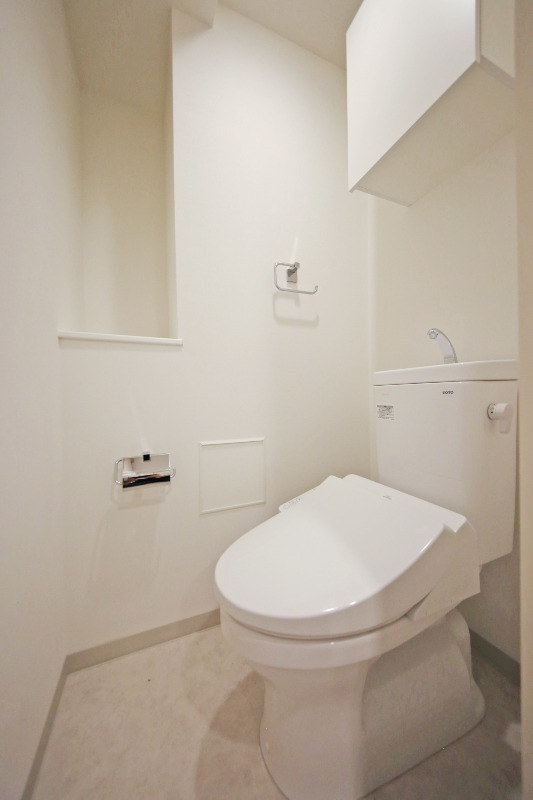 トイレ　温水洗浄便座付トイレ※同タイプ参考写真