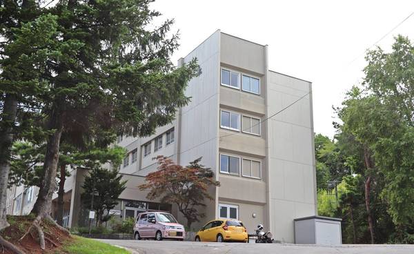 中学校　小樽市立潮見台中学校（中学校）まで650m