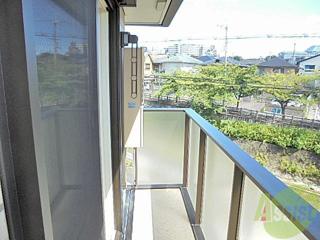 バルコニー　こちらのバルコニーでお洗濯物を干してくださいね～。