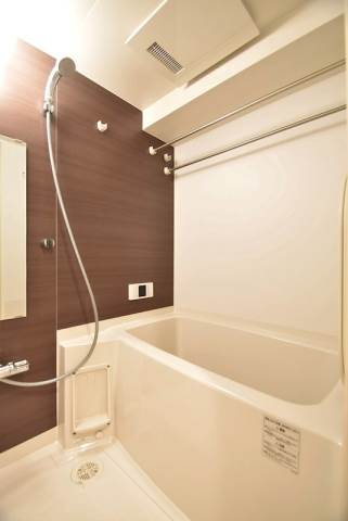 バス・シャワールーム　ゆったりとしたバスルーム