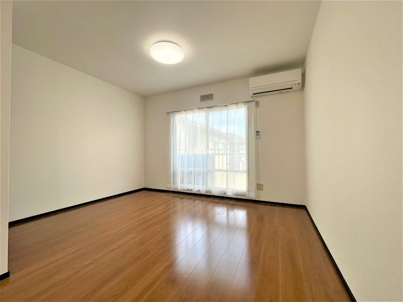 居室・リビング　広々10.5帖のワンルーム。