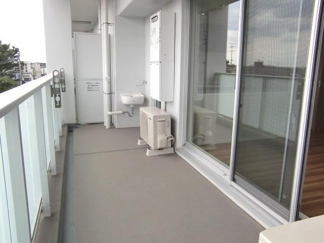その他設備　★広いバルコニー付きです★