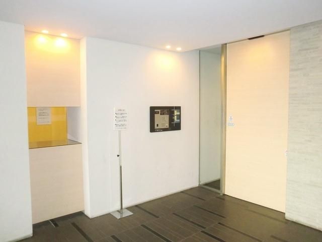 エントランス　★オートロック付きで安心です★