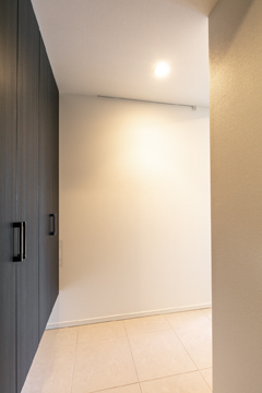 玄関　※別部屋の参考写真です。