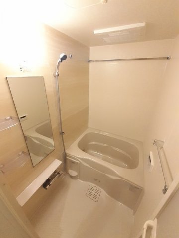 バス・シャワールーム　落ち着いた空間のお風呂です